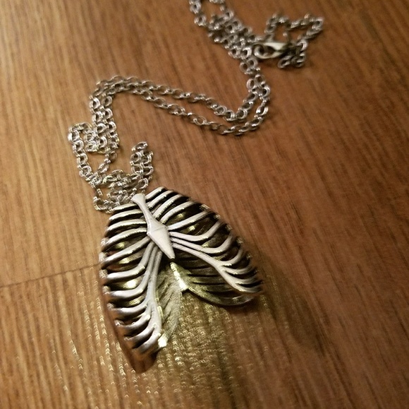💀NWT Ribcage necklace📿 - Picture 2 of 3
